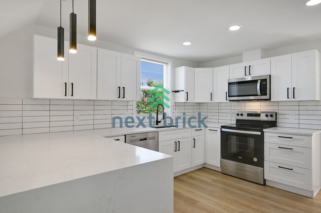 Photo - 215 S 107th St