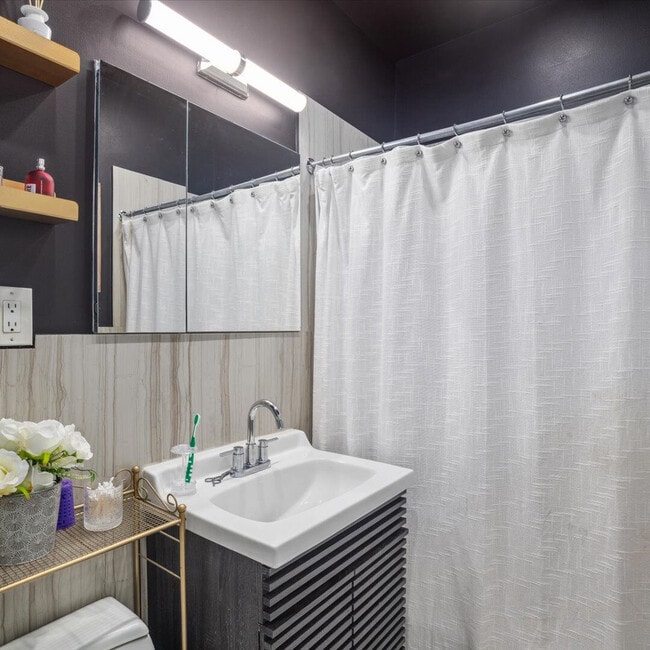 Cozy UES Bathroom - The Ashford NYC