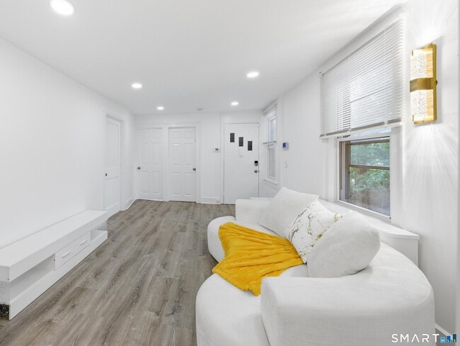 Photo - 115 Wilton Rd Unit 2