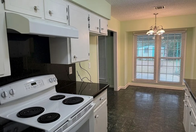 Photo - 4748 Rainbow Curve