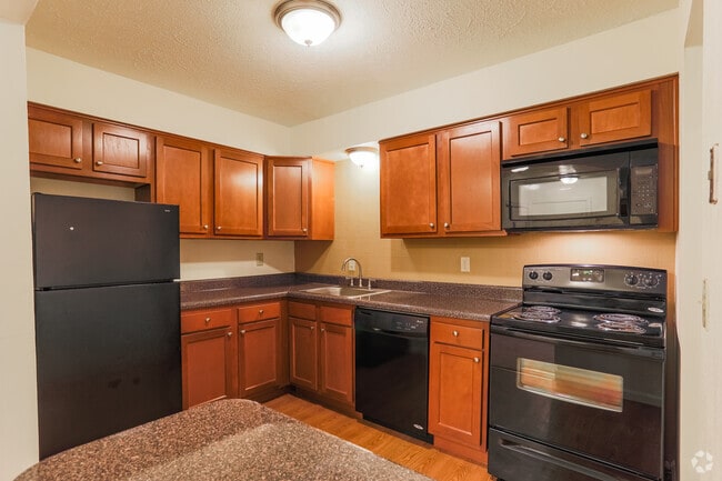 1BR, 2BA W/Den - 1059SF
