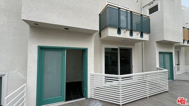 807 21st St Unit 3