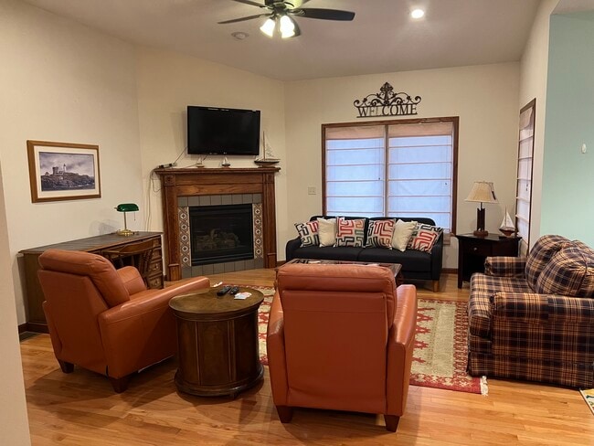Photo - 310 N 1st St