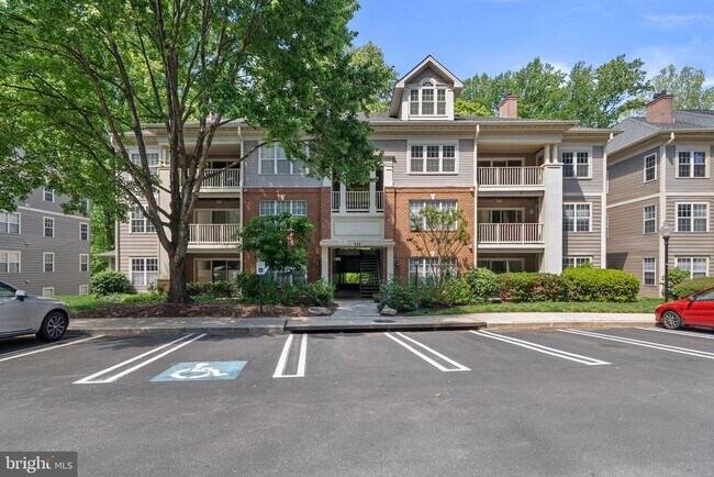 Building Photo - 111 Timberbrook Ln Unit 304