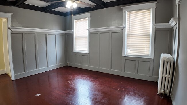 Building Photo - 8 Morris Cres Unit 2FL