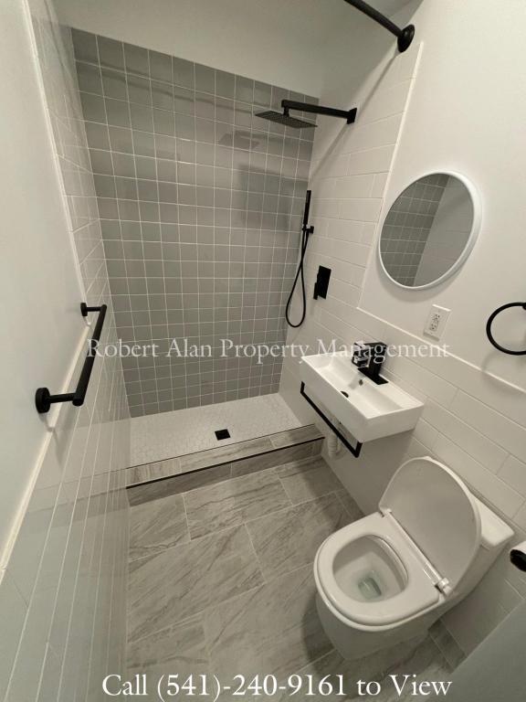 Photo - 119 SW Emigrant, Unit 2