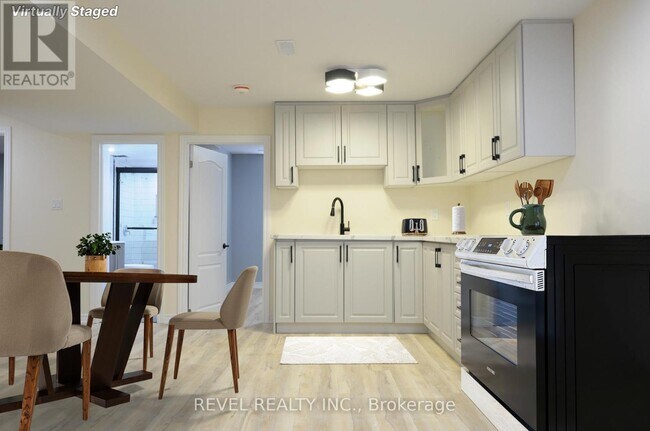 Photo - 412 Olde Village Ln