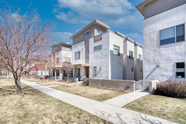 2108 Decatur St