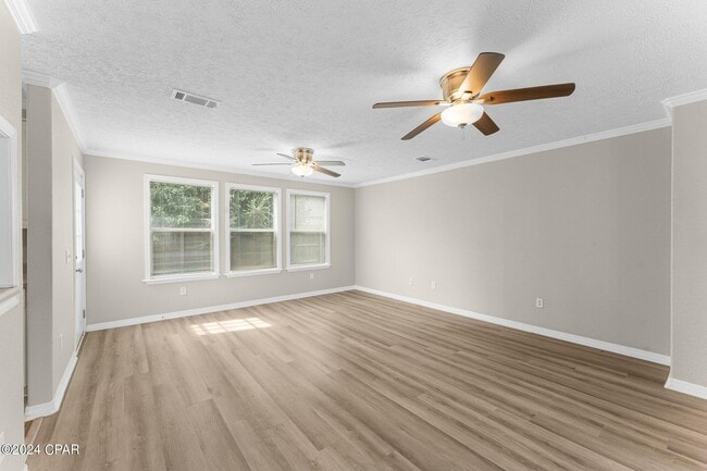 Photo - 7304 Claudia's Way