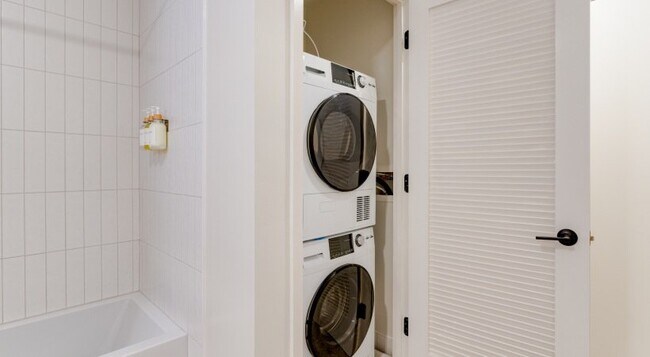 Photo - 215 Grove St Unidad 806