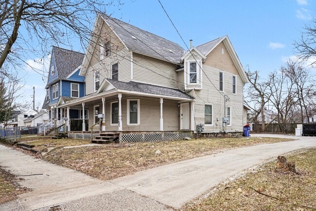 Photo - 49 National Ave NW