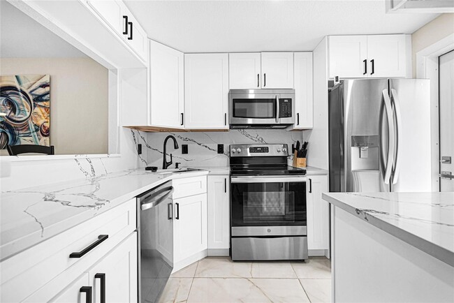 Photo - 400 SE 10th St Condo Unit 105
