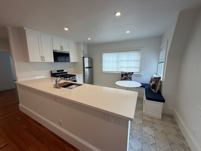 Photo - 879 E 28th St Unidad B