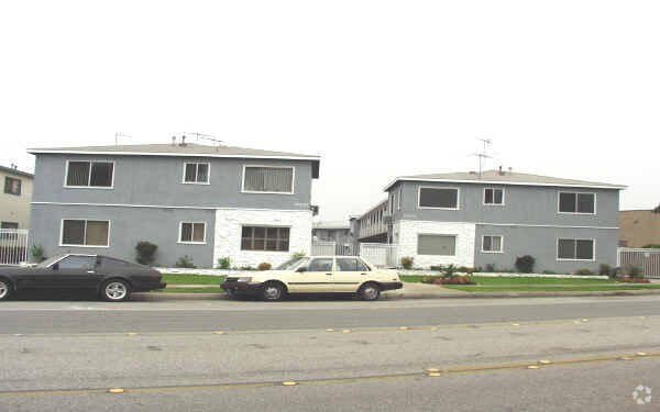 10523-10531 1st Ave - 10523-10531 1st Ave Apartments
