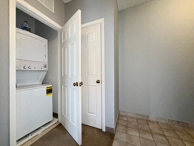 Photo - 102 Mill St Unidad 203
