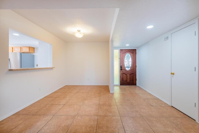 Photo - 7113 Welton Dr NE