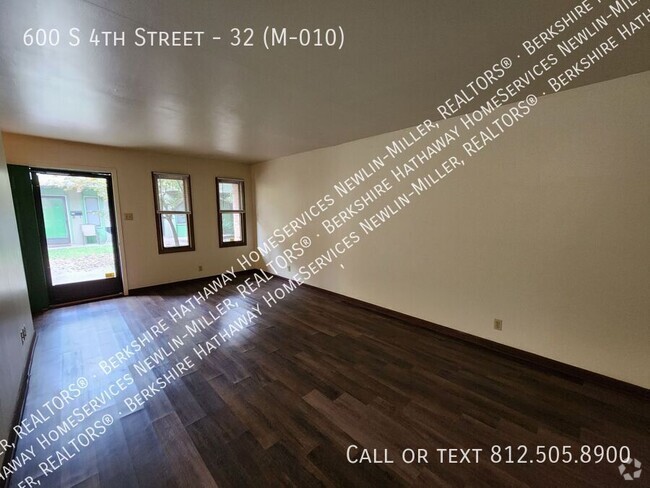 Building Photo - 1 Bedroom Lower Apartment near Downtown! Unit 32 (M-010)