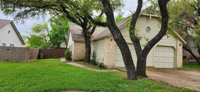Building Photo - 8811 Clearbrook Trail Rental