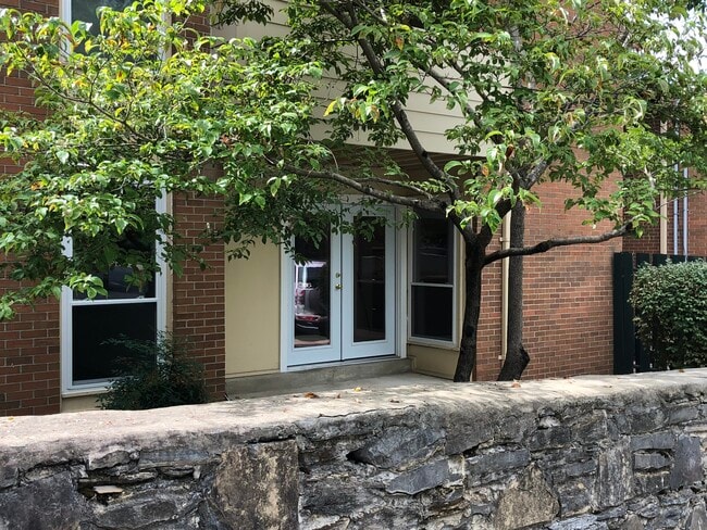 Building Photo - 515 Basswood Ave Unit L112