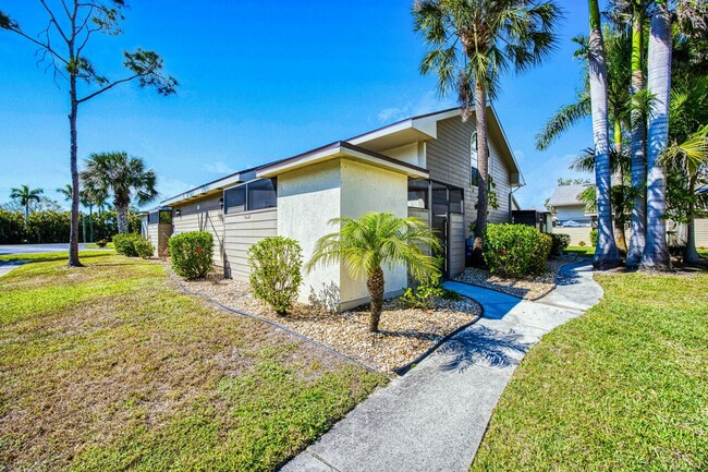 Entrance To Condo - 13303 Broadhurst Loop Unidad Cypress  Lake Estates Rental