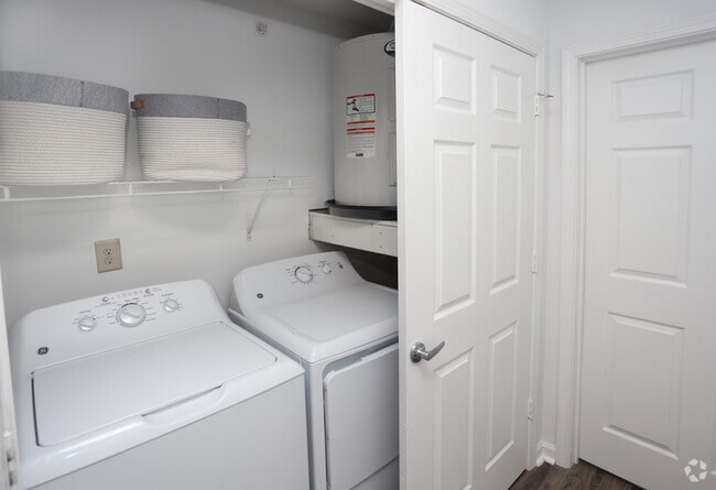 3BR, 3BA - 1200 SF