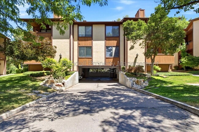 Building Photo - 6871 Countrywoods Cir Unit G