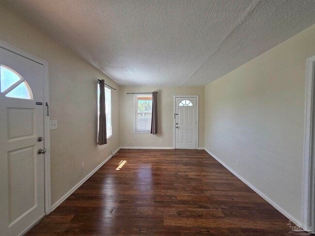 Photo - 203 SE Syrcle Dr