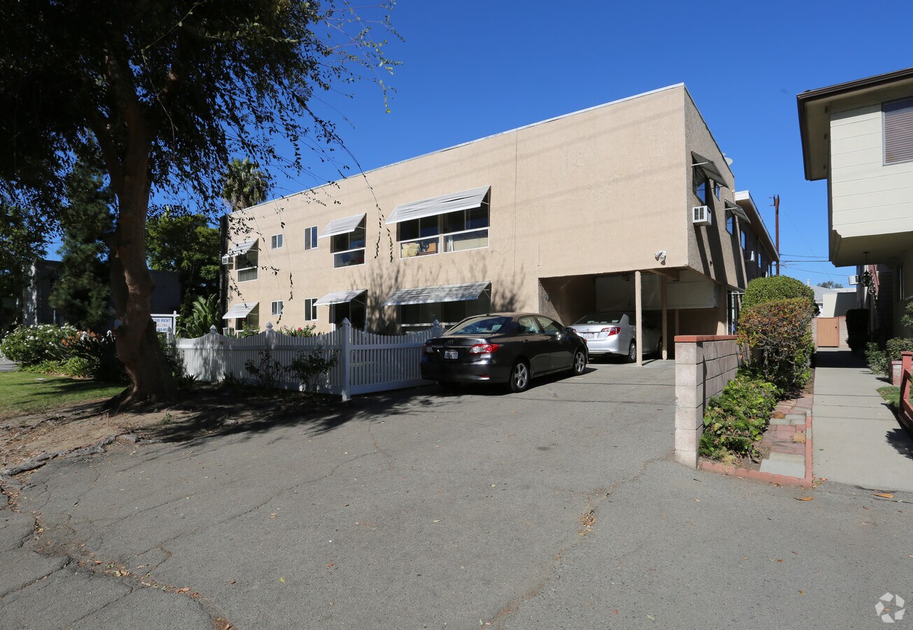 Photo - 4808 Riverton Ave