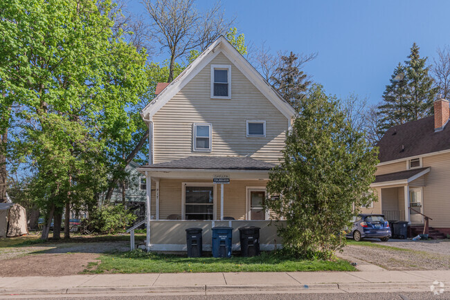 Building Photo - 917 Sylvan Ave Rental