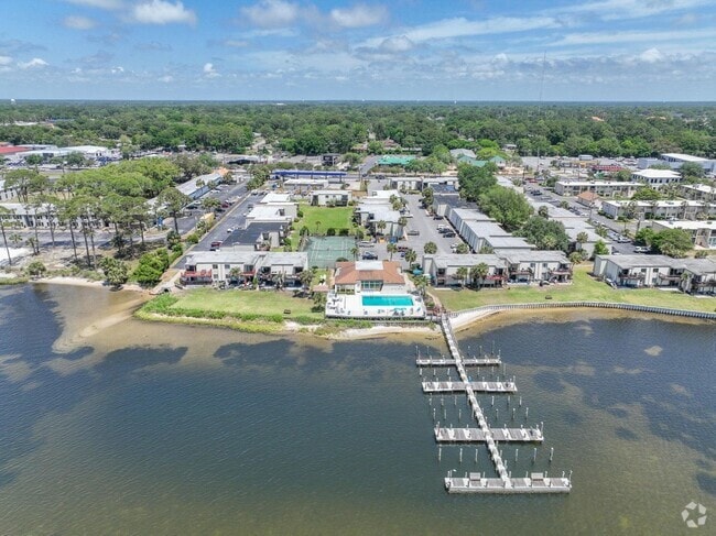 Building Photo - Beautifully remodeled 2 bedroom condo at w...