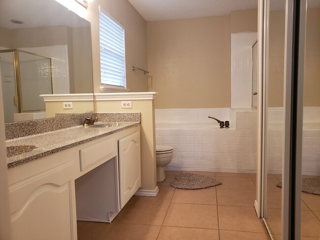 2212 Carriage Hill