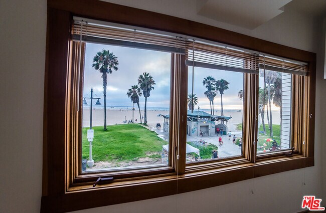 Building Photo - 8 Brooks Ave Unit 17