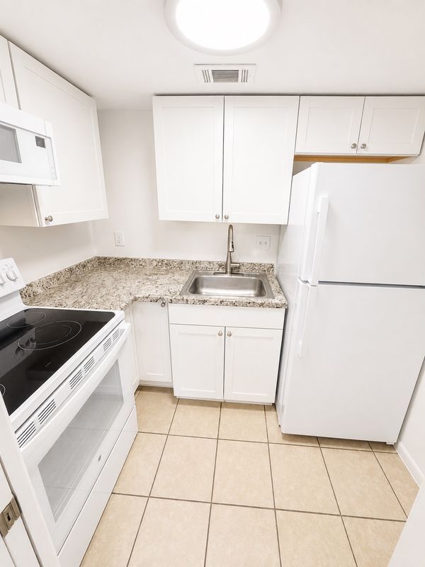 Photo - 1745-1745 NE 2ND STREET, 2 Unidad 2
