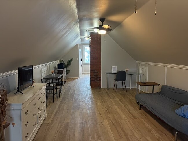 Building Photo - 15101 Arden Ave Unit UP