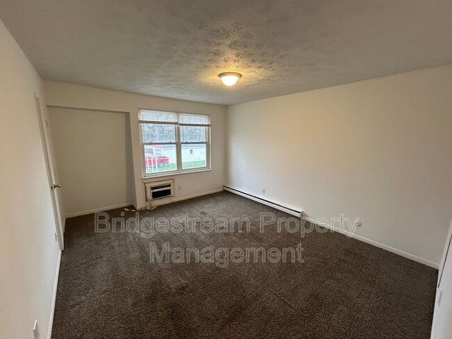 Photo - 1490 S Burnett Rd