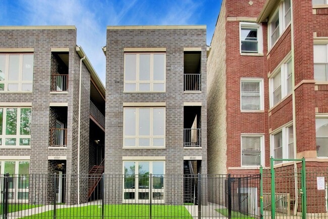Building Photo - 6548 S Maryland Ave Unit 3