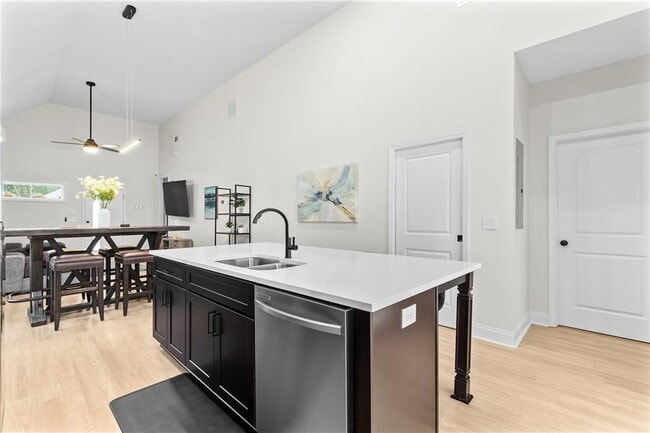 624 Robert St NW