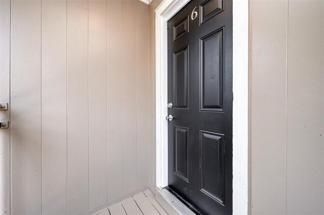 1747 Wroxton Ct Unit 6