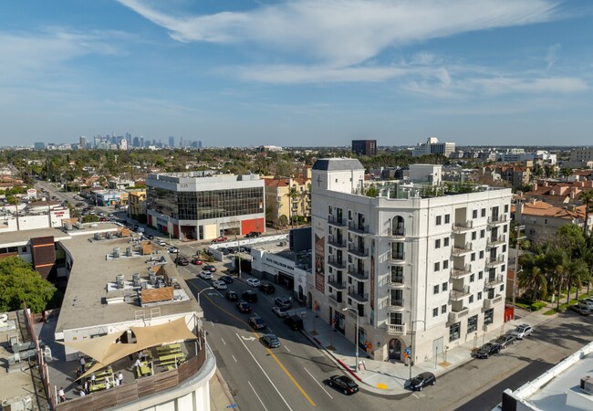 Building Photo - 5768 W 3rd St