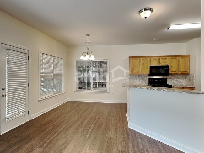 Photo - 2003 Monaco Ct