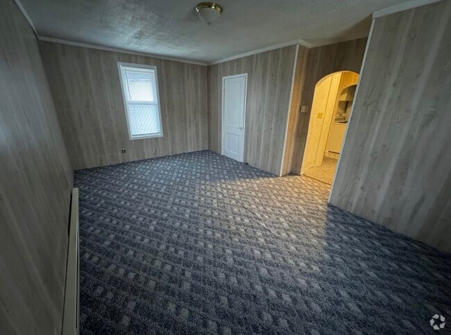 Building Photo - 29 Nutt Ave Unit #2 - Upstairs Rental