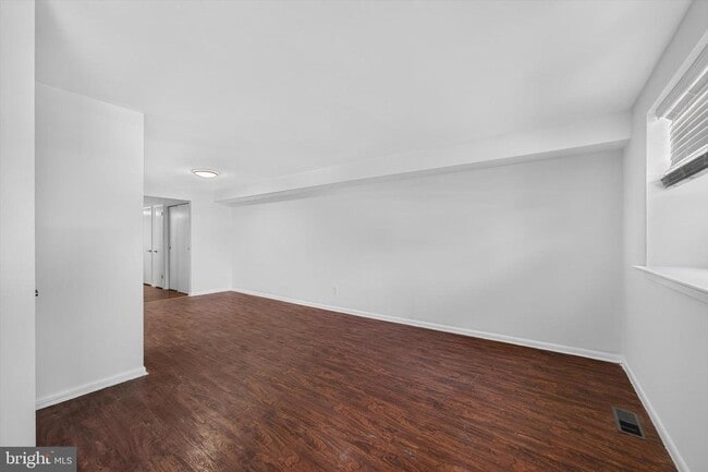 Photo - 2261 Strahle St
