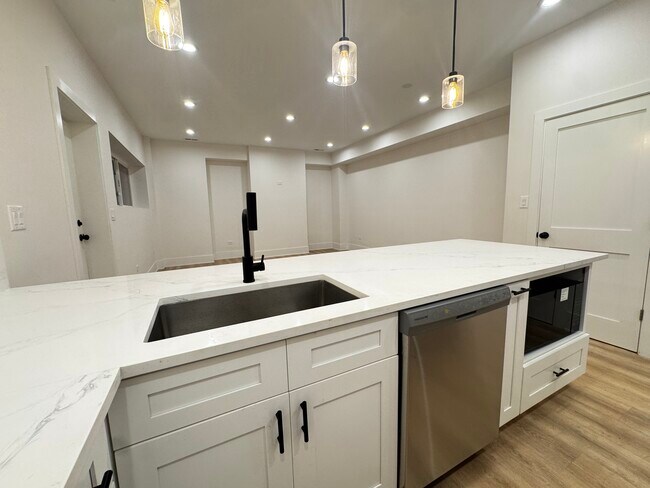 Photo - 2425 W Cortez St Unit G