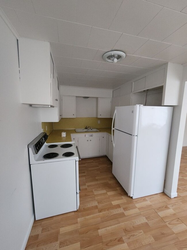 Photo - 463-465 SW State Street Unit 463