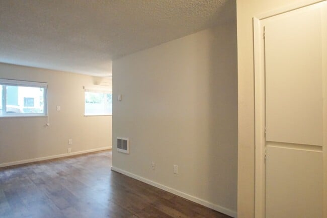 Photo - 1523 SE Stark St Unit 1523