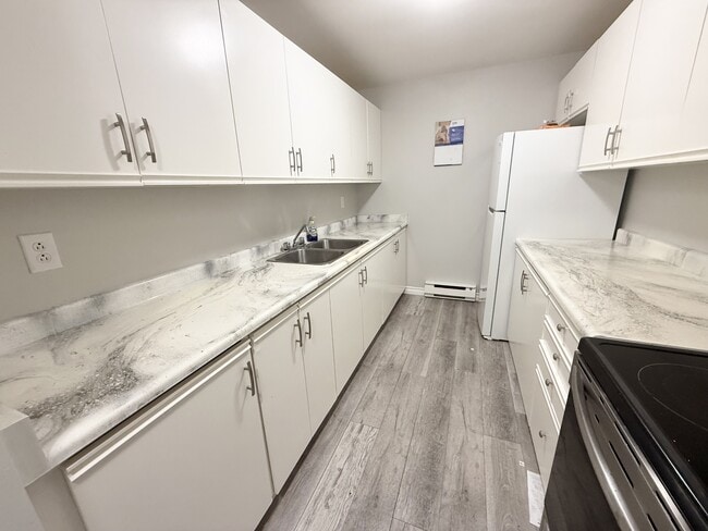 Photo - 140 Park Ave E