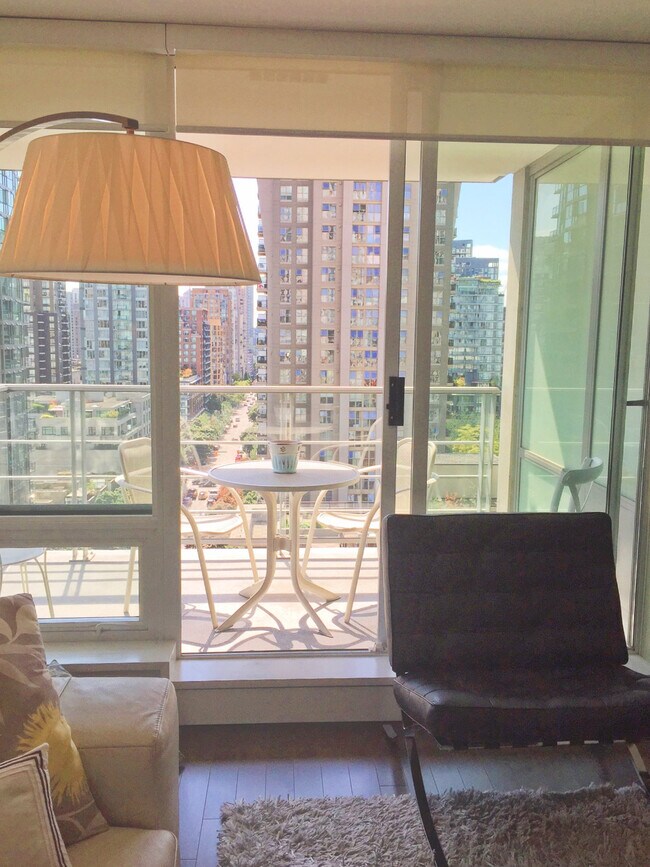 Photo - 535 Smithe St