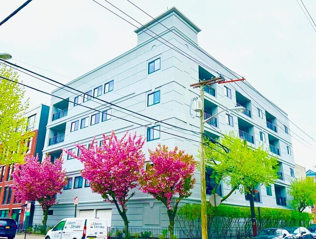 Building Photo - 420 Jefferson St Unit 3B