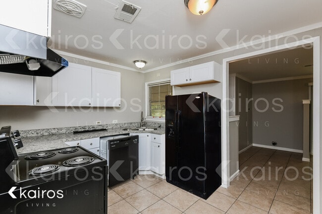 Photo - 2106 Skylark Dr