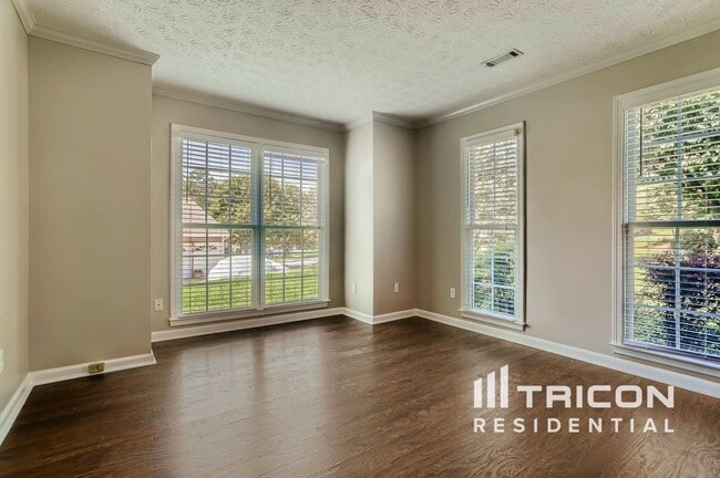 Photo - 105 Emerling Ln